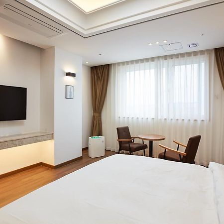 ควางจู โนเบิล สเตย์ โฮเทล Hotel Gwangju Metropolitan City ภายนอก รูปภาพ
