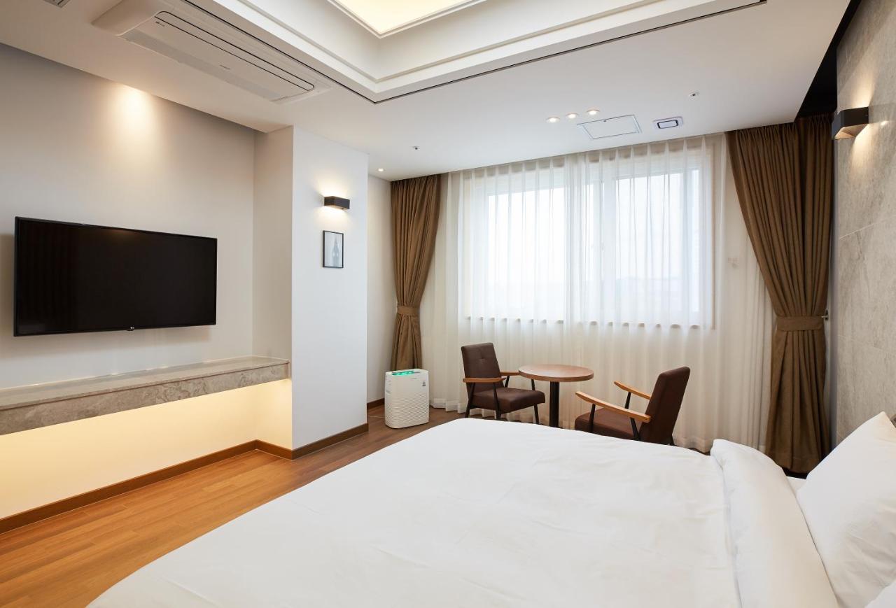 ควางจู โนเบิล สเตย์ โฮเทล Hotel Gwangju Metropolitan City ภายนอก รูปภาพ