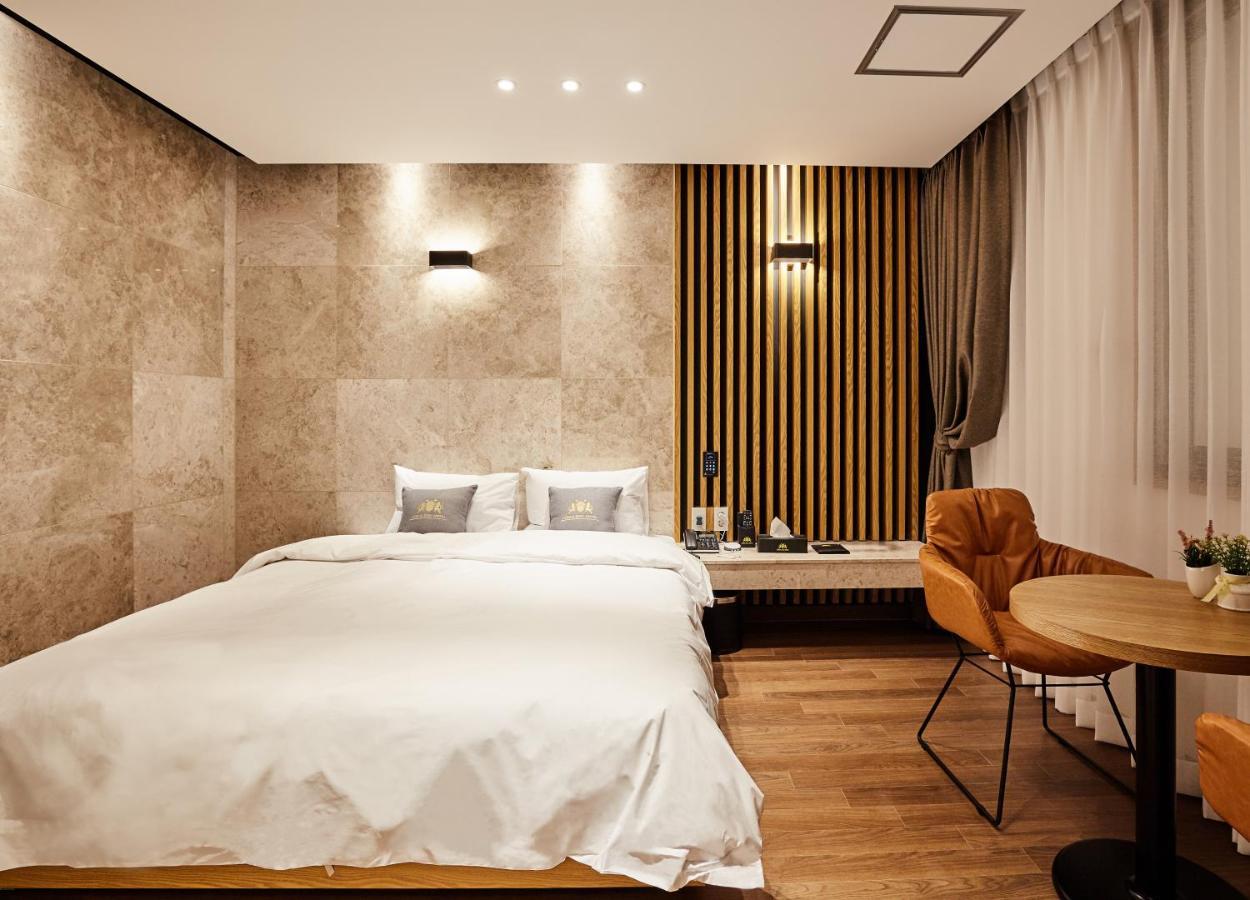 ควางจู โนเบิล สเตย์ โฮเทล Hotel Gwangju Metropolitan City ภายนอก รูปภาพ