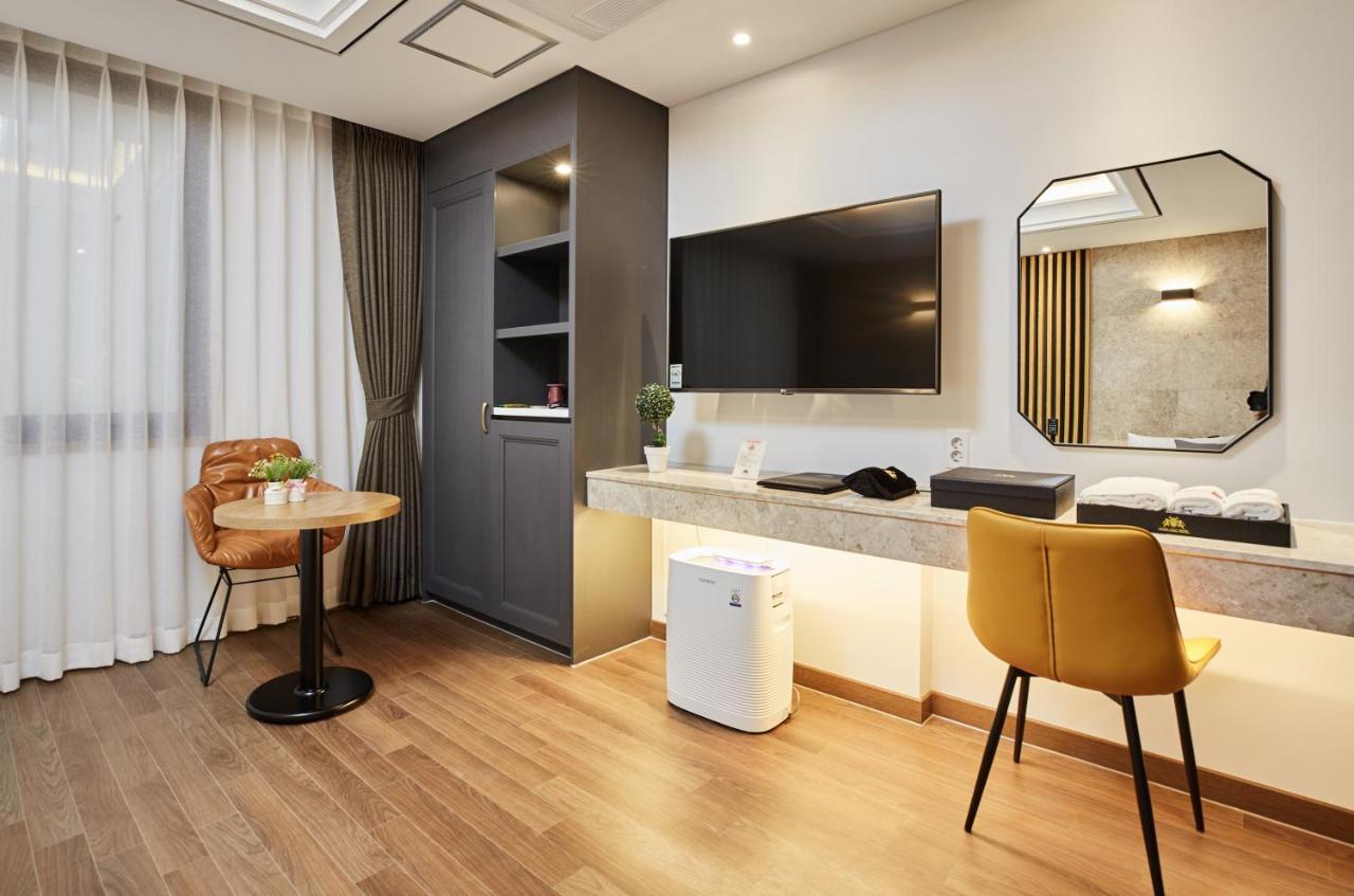 ควางจู โนเบิล สเตย์ โฮเทล Hotel Gwangju Metropolitan City ภายนอก รูปภาพ