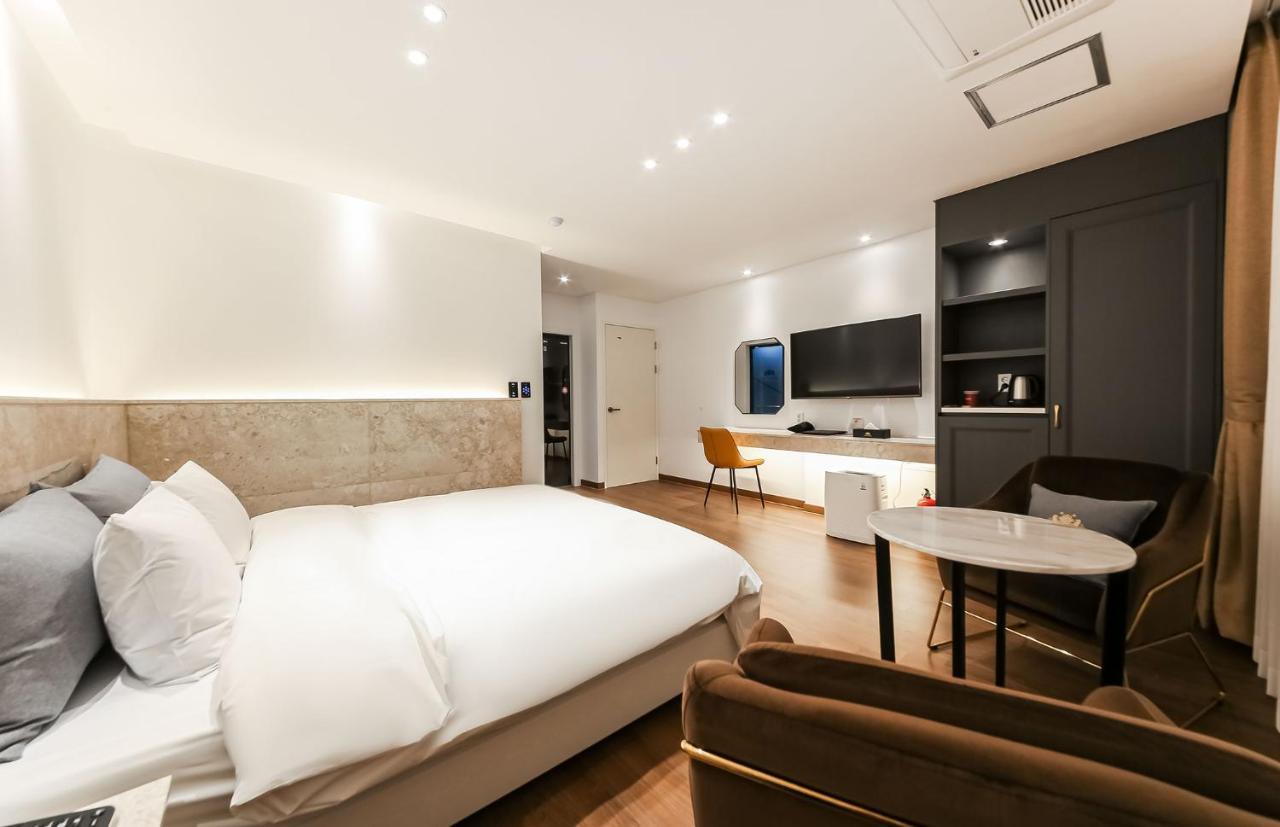ควางจู โนเบิล สเตย์ โฮเทล Hotel Gwangju Metropolitan City ภายนอก รูปภาพ