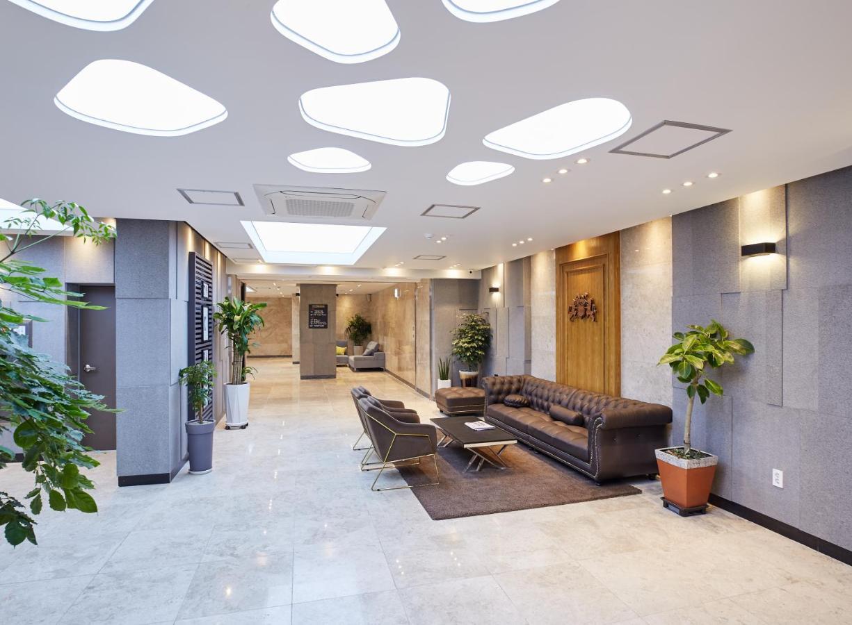 ควางจู โนเบิล สเตย์ โฮเทล Hotel Gwangju Metropolitan City ภายนอก รูปภาพ