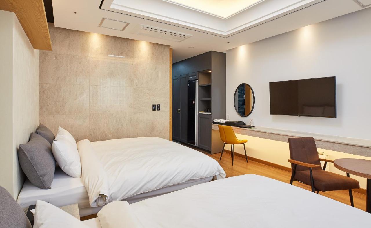 ควางจู โนเบิล สเตย์ โฮเทล Hotel Gwangju Metropolitan City ภายนอก รูปภาพ